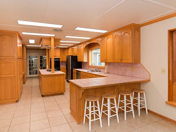 5th image of 605 Napoleon Ave