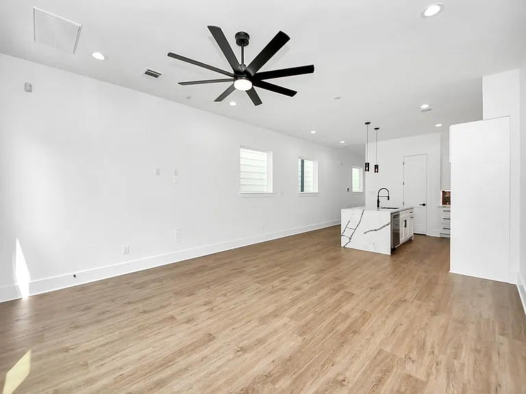 5029 Broom St #B — Photo 4