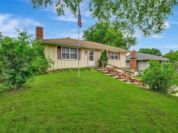 610 Morgan St, Lansing, KS 66043