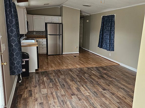 4th image of 164 Coe Dr