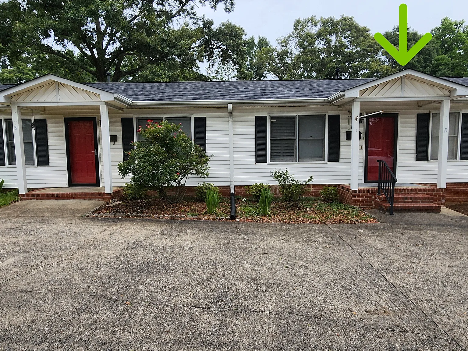 2 bed, 830 sqft, $1,350 — Photo 1
