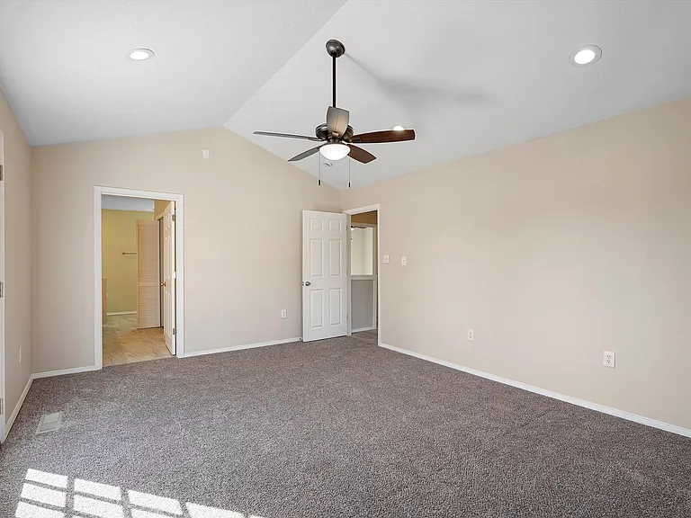 915 Kinley Ave NW — Photo 30
