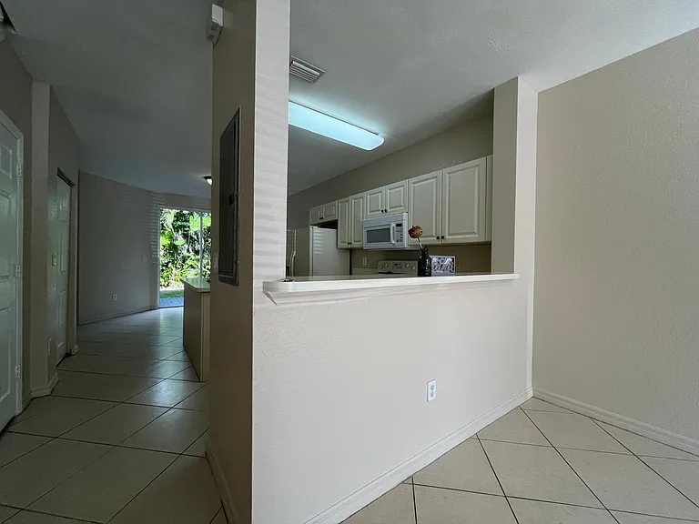 1932 Alamanda Way — Photo 10
