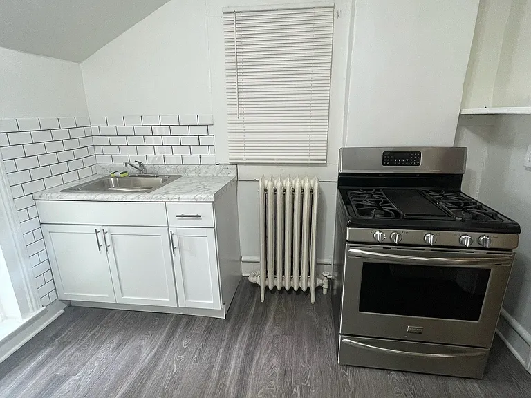 212 Ferris St #1/2 — Photo 3