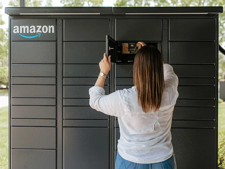 Convenient 24-hour Amazon package hub