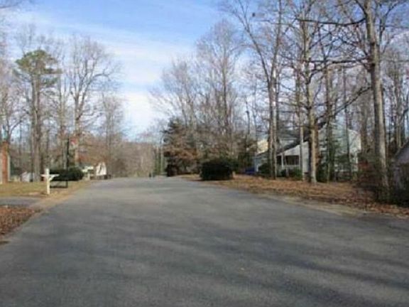 Exterior Neighborhood (street photo)