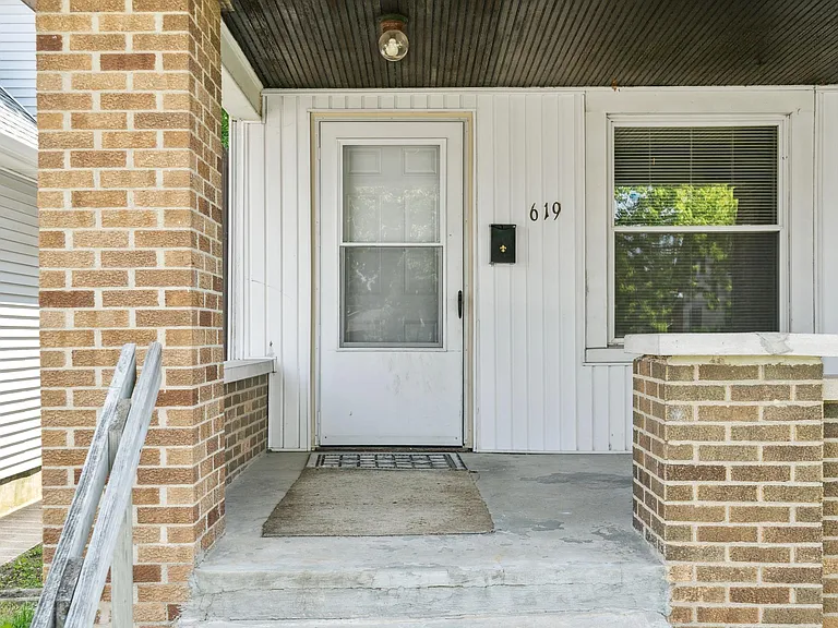 619 N Gray St — Photo 10