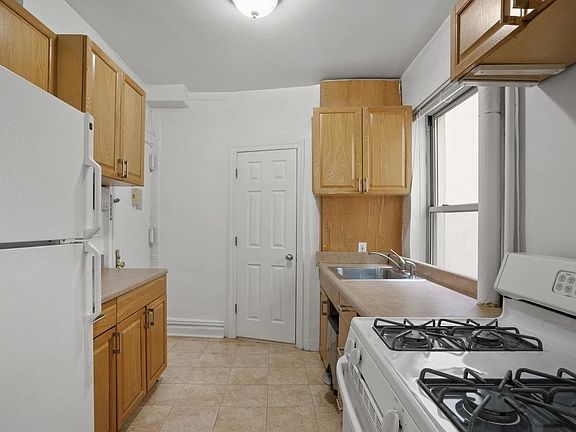 5th image of 246 E 53rd St #12AB