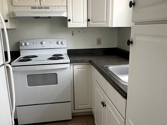 3rd image of 88 Woodland Hls