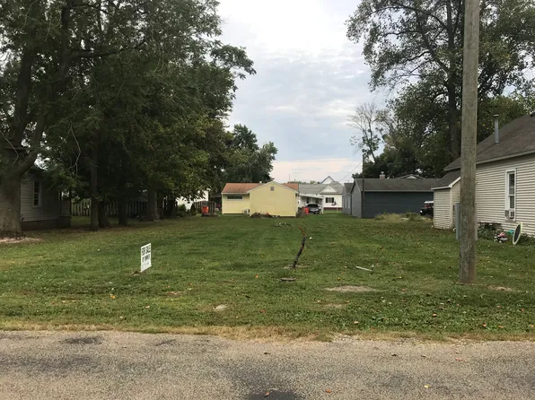 821 W Monroe St, Sullivan, IL 61951