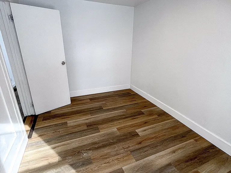 1019 Superior St — Photo 16