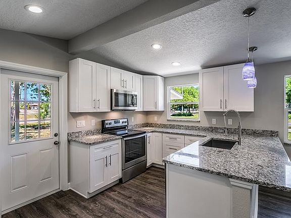 3rd image of 300 S Bayview Blvd