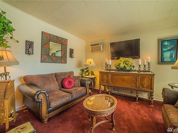 3rd image of 489 Highline Dr