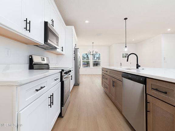5th image of 10 YUCCA Street