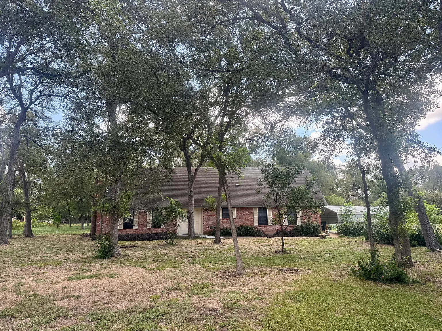 3 bed, 2591 sqft, $2,050 — Photo 2