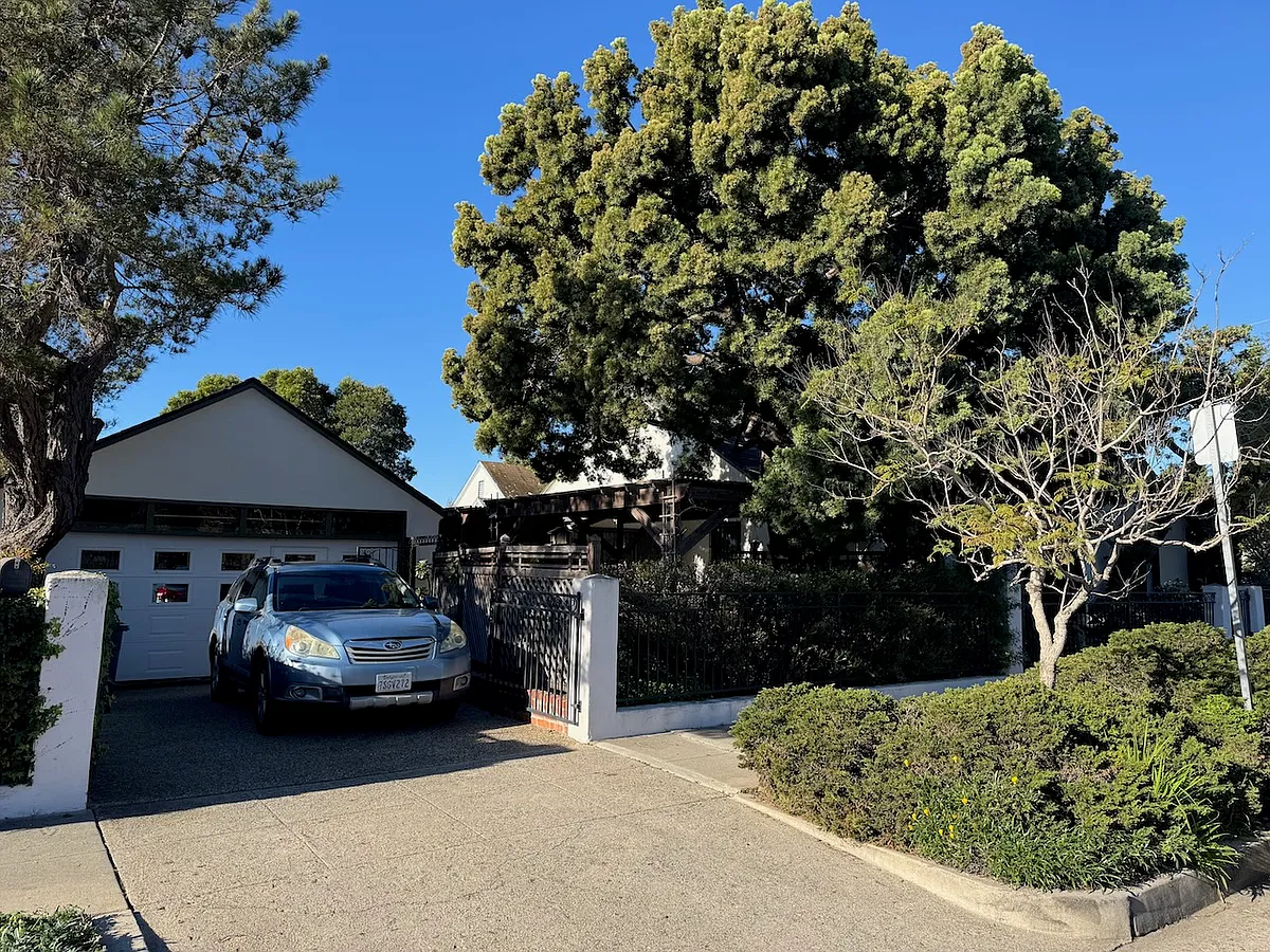 Off street parking - 535 N Soledad St