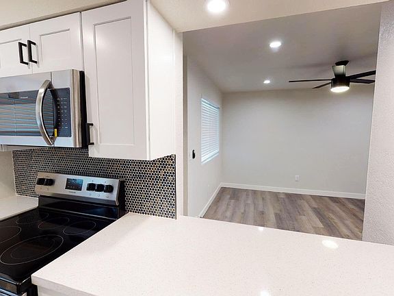 4th image of 1621 W Denton Ln #103