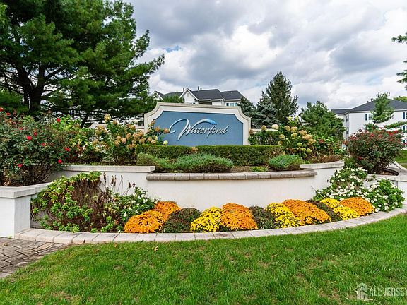 2nd image of 134 Waterford Dr