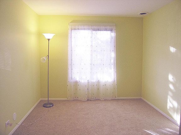 5th image of 230 E Ct Of Shorewood APT 4