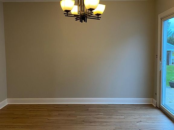2nd image of 501 Oxford Cir