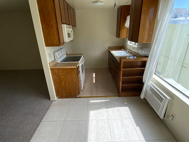 815 Crenshaw Blvd #206 — Photo 3
