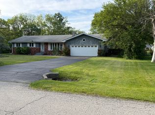 2810 E Pine Dr, Crete, IL 60417