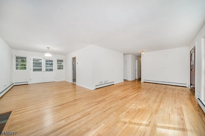 3 bed, 2.5 bath, $4,300 — Photo 3