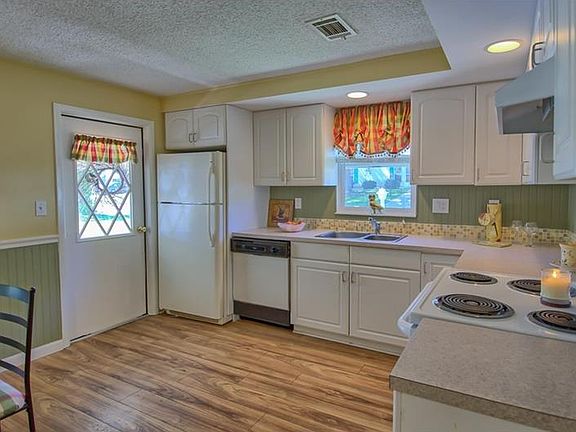 5th image of 1569 Hillcrest Dr