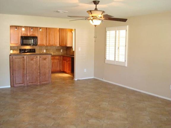 FAMILY ROOM & KITCHEN