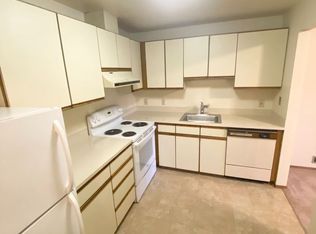 Twin Cedars Apartments, Seattle, WA 98105