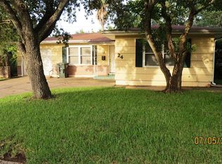 24 Lyncrest Dr, Galveston, TX 77550