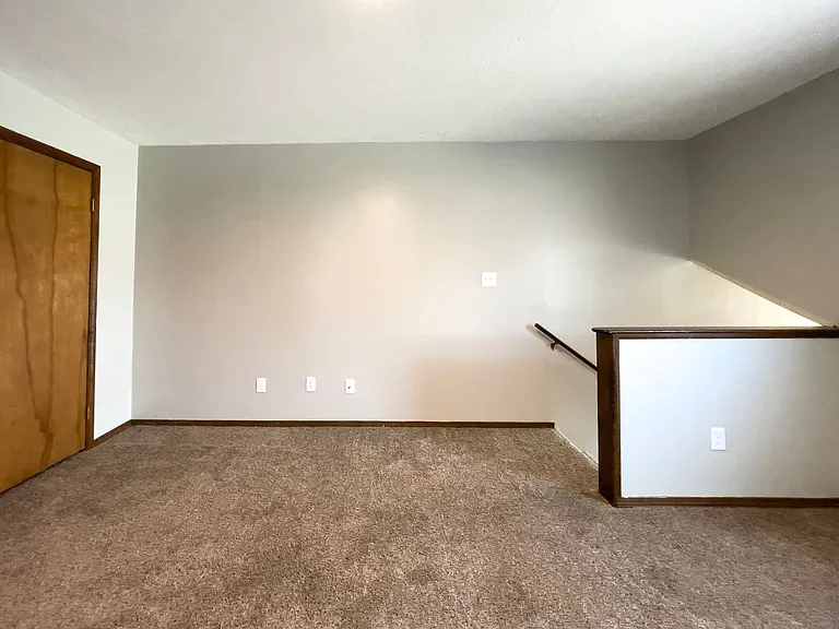 East Memorial Apartments — Photo 127