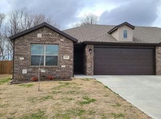 513 Vee St, Centerton, AR 72719