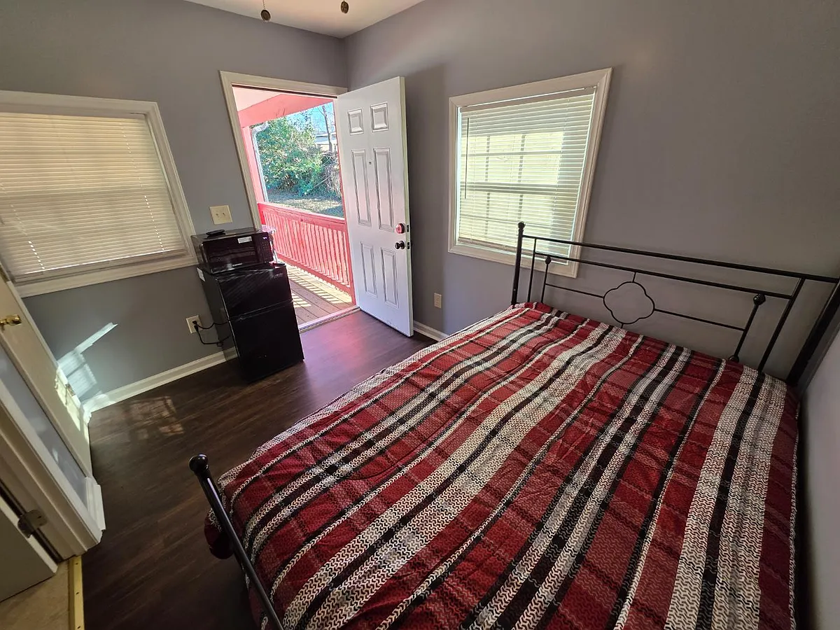 Unit Photo - 3321 Graymont Dr #F