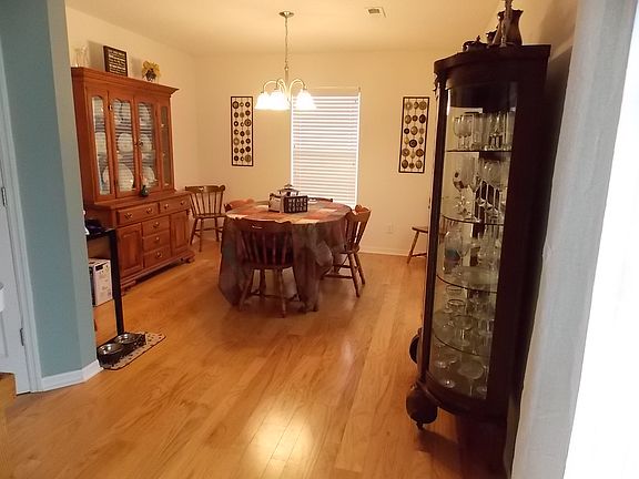 5th image of 2234 Portland Dr