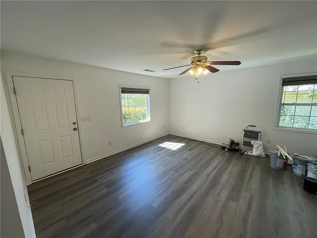 3 bed, 2.0 bath, 1232 sqft, $2,300 — Photo 4
