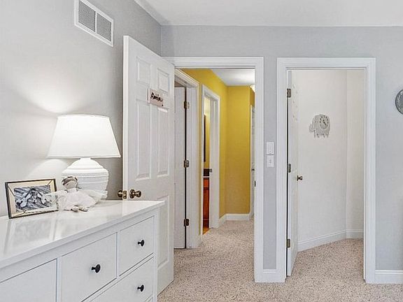 5th image of 3027 Aspen Ln #1