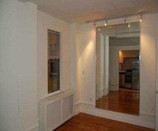 4th image of 155 W 58th St