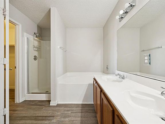 5th image of 2900 Sheridan Ln #2900