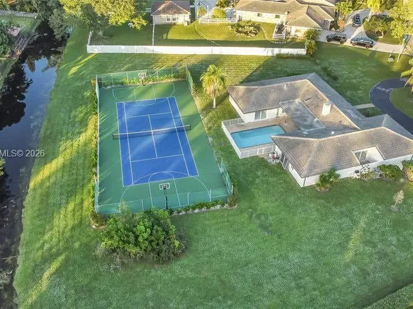 4010 NW 99th Ave, Pompano Beach, FL 33065