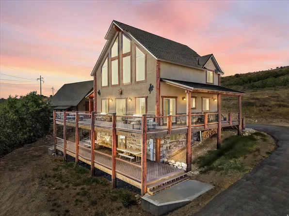 679 N Cambry Dr, Garden City, UT 84028