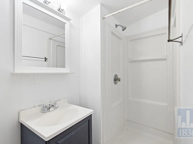 1201 W 40th St #B — Photo 5