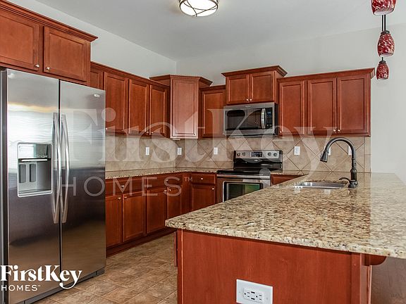5th image of 2203 Lake Vista Dr