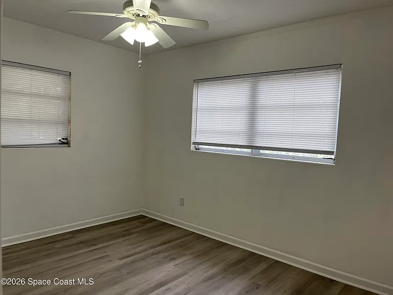 211 W Laila Dr — Photo 26