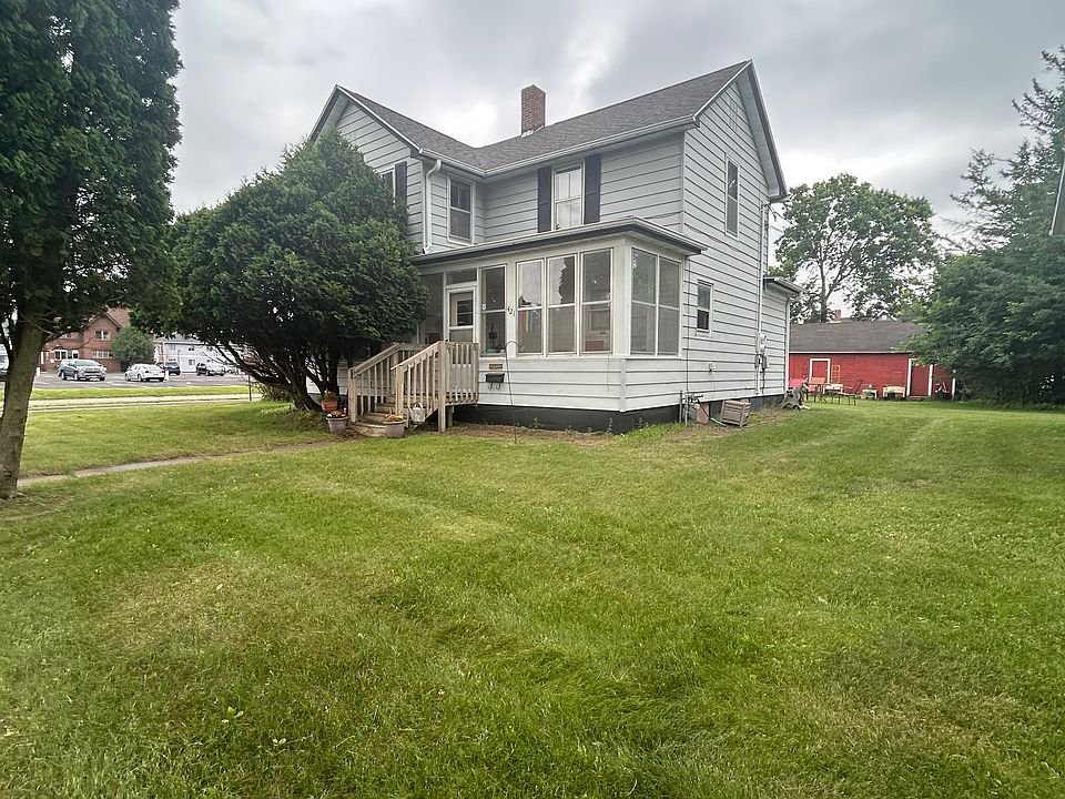 2nd image of 421 13th Ave W