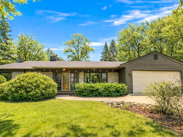 923 W Montclaire AVENUE, Glendale, WI 53217