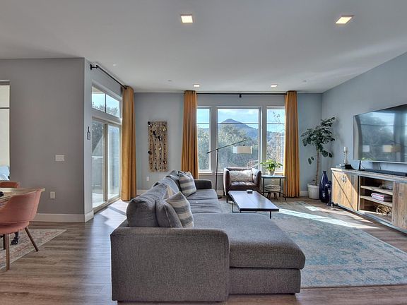 4th image of 17590 Depot St #303