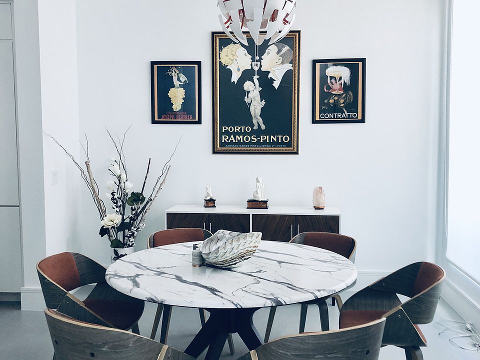 This dining room has been meticulously curated with Art Deco elements and artistic sculptures, reflecting a sophisticated taste. It's a perfect example of how we can delight both the eyes and the palate.