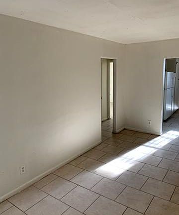 4th image of 404 E 27th St