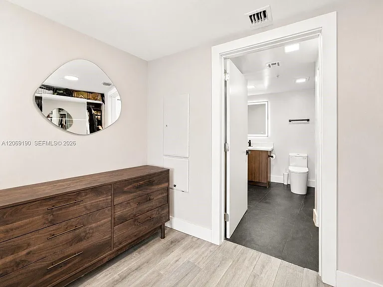 1750 N Bayshore Dr #1912 — Photo 8